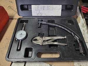 lot 339 image: Dial Indicator Set w Case