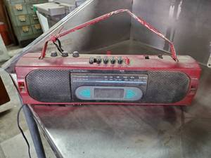 lot 415 image: Vintage Realistic SCR-35 AMFM Cassette Boombox