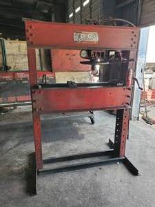 lot 425 image: Acco Model P-1507 Hydraulic Press - 60 Ton Capacity