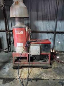 lot 428 image: Hotsy Model 999 Natural Gas Pressure Washer