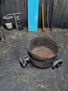 lot 433 image: Drum Dolly