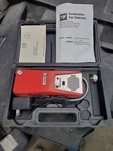 lot 460 image: Tif Combustible Gas Detector with Case - TIF8800A
