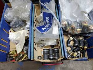 lot 649 image: Lot of Composite Push Lock Fittings, 90 Degree Elbows, and More