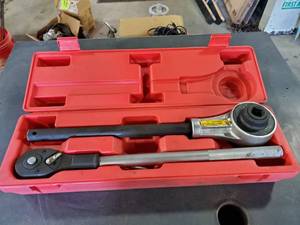 lot 685 image: 41 Torque Multiplier 34 and 1 Drive