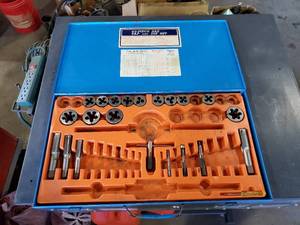 lot 692 image: American National SAE Tap & Die Set