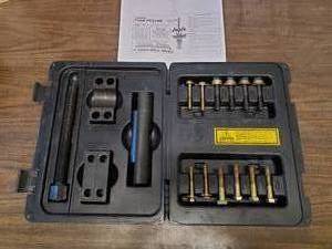 lot 725 image: Tiger Tool Yoke Puller Set w Case, No. 10803