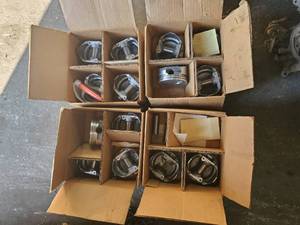 lot 784 image: 4 Boxes of Pistons