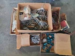 lot 785 image: Miscellanoues Auto Parts - Moroso Gold SBC Stud Girdle 283-400 Chevy, Rocker Arms, Spark Plug Wires and More