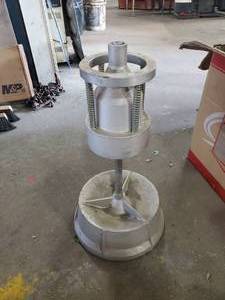 lot 795 image: Portable Bubble Wheel Balancer w Bullseye Level