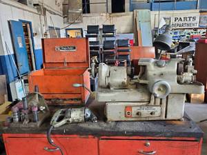 lot 801 image: Black & Decker Valve and Seat Grinder - Cart is NOT Included
