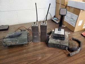 lot 849 image: Johnson Desktop Microphone System w Walkie talkies & Cobra 18 Ultra WeatherBand CB Radio
