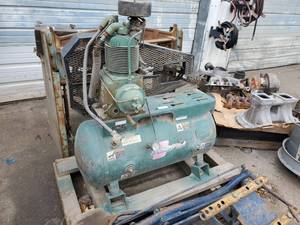 lot 992 image: Champion Pneumatic Machinery Co. HGR6-3 Air Compressor
