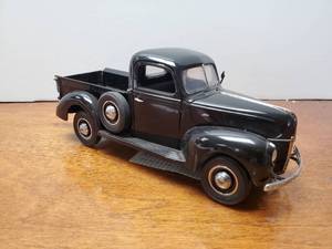 lot 920 image: Franklin Mint Diecast 124 1940 Ford Pickup