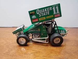 lot 925 image: Racing Champions Diecast 124 Steve Kinser Quaker State Sprint Car
