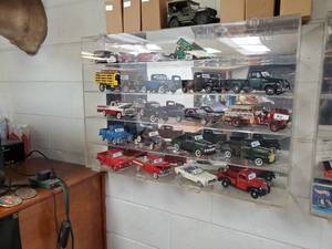 lot 944 image: Lot of 4 Acrylic Display Cases - Contents NOT Included