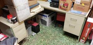 lot 847 image: Metal L-Shape Desk w Drawers.  CONTENTS NOT INCLUDED.