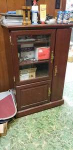 lot 848 image: Vertical Display Cabinet w Shelving & 3 Compartments.  CONTENTS NOPT INCLUDED.