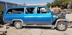 lot 955 image: 1991 GMC 12 Ton Suburban - No Title
