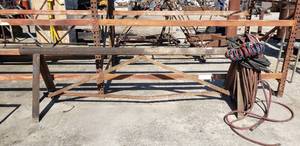 lot 960 image: 1 Heavy Duty Metal Saw Horse