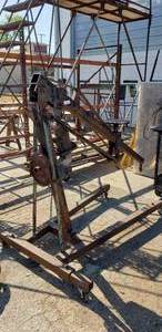 lot 967 image: Engine Hoist