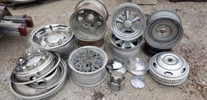 lot 1005 image: Lot of Wheels and Hub Caps