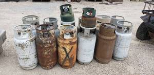 lot 1009 image: Lot of 14 Tanks