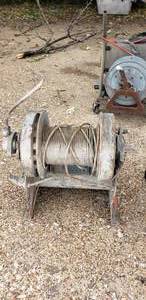 lot 1024 image: Lot of 2 Heavy Duty Wenches