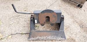 lot 1026 image: Draw Tite 5th Wheel Hitch