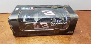 lot 876 image: Revell Diecast 124 1997 Dale Earnhardt #3 GM Goodwrench Stock Car