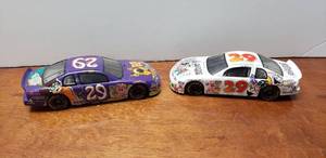 lot 885 image: Lot of 2 Diecast 124 1997 Jeff Green #29 Cartoon Network Stock Cars