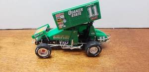 lot 894 image: AUTOGRAPHED Action Diecast 124 Steve Kinser Quaker State Sprint Car, Limited Edition