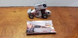lot 896 image: AUTOGRAPHED Action Diecast 124 Gary Wright TKW Sprint Car, Limited Edition