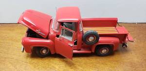 lot 903 image: The Danbury Mint Diecast 124 1956 Ford F-100 Pickup