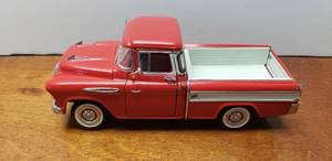 lot 904 image: The Danbury Mint Diecast 124 1957 Chevrolet Cameo Carrier Pickup
