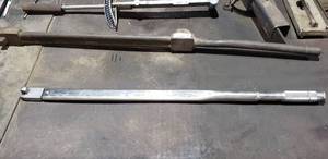 lot 1043 image: 34 600lb Heavy Duty Torque Wrench