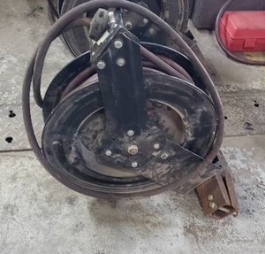 lot 1054 image: Retracting Hose Reel w 12 Air Hose & CeilingWall Mount