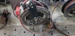 lot 1057 image: Retracting Hose Reel w 12 Air Hose & CeilingWall Mount