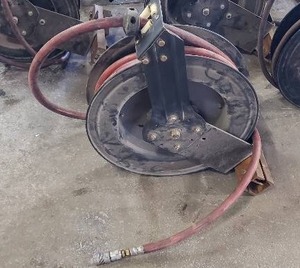 lot 1053 image: Retracting Hose Reel w 12 Air Hose & CeilingWall Mount