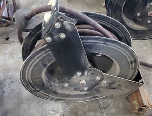 lot 1059 image: Retracting Hose Reel w 12 Air Hose & CeilingWall Mount