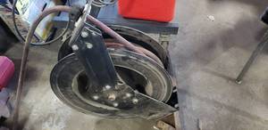 lot 1061 image: Retracting Hose Reel w 12 Air Hose & CeilingWall Mount