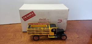 lot 917 image: The Danbury Mint Diecast 124 1927 Coca-Cola Delivery Truck w Cases of Coca-Cola