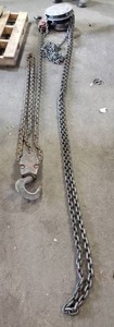 lot 1079 image: Yale 10,000 lb (5-Ton) Chain Hoist