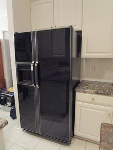 lot 5 image: WORKING REFRIDGERATOR WFRENCH DOORS, WATER DISPENSER, CRUSHED AND CUBED ICE