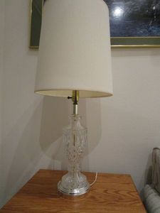 lot 2 image: VINTAGE CUT CRYSTAL URN LAMP, WORKING