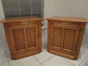 lot 7 image: MATCHING PAIR OF VINTAGE SIMMONS HARDWARE CO. WHITE CLAD ICE BOXES