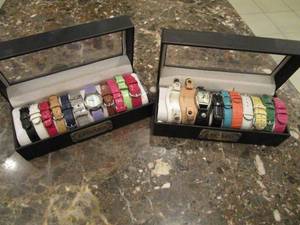 lot 32 image: KESSARIS WATCH, INTERCHANGABLE BANDS AND CASE