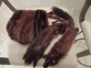 lot 35 image: VINTAGE MINK PELT SCARF WITH MAGNETIC CLASP &amp MATCHING MINK HAND MUFF