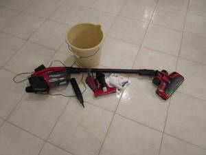 lot 50 image: REACH MAX 24V VACCUUM AND FLOOR CLEANER WITH ATTATCHMENTS