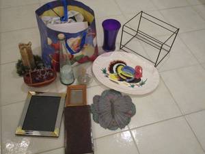 lot 42 image: HOLIDAY DECOR, VASE, PICTURE FRAMES, WICKER BASKET, CANDLE