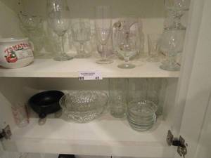 lot 45 image: DURATUFF BAILEYS ETCHED GLASS CUP, PYREX BOWLS, DESERT BOWLS, SMALL CERAMIC PAN WITH CAST IRON LOOK